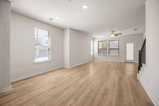 Building Photo - Stylish 3 Bed, 2.5 Bath Home in Gated Roun...