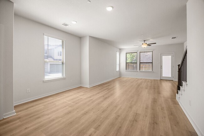 Foto del edificio - Stylish 3 Bed, 2.5 Bath Home in Gated Roun...