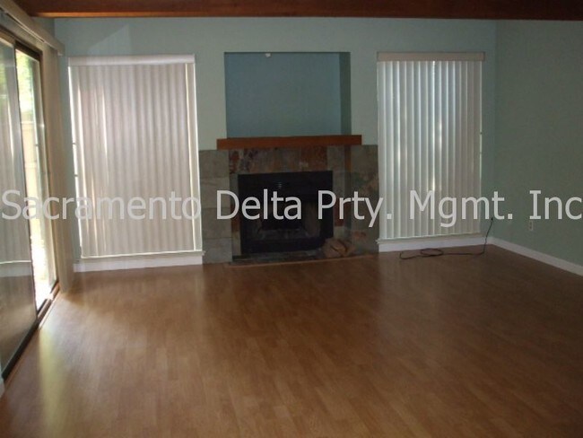 Foto del edificio - 8048 Briar Ridge Ln