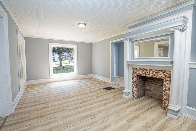 Foto del edificio - 399 S Division St