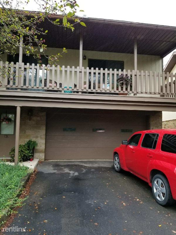 Building Photo - 2 br, 1 bath Apartment - 261 S. Milton
