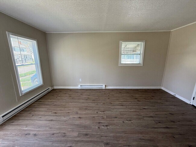 Foto del edificio - Renovated 3-Bedroom Home – We Welcome Sect...
