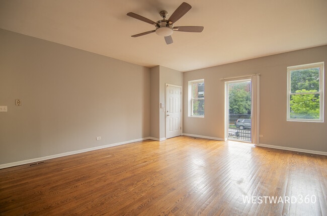 Foto del edificio - 2328 W Washington Blvd