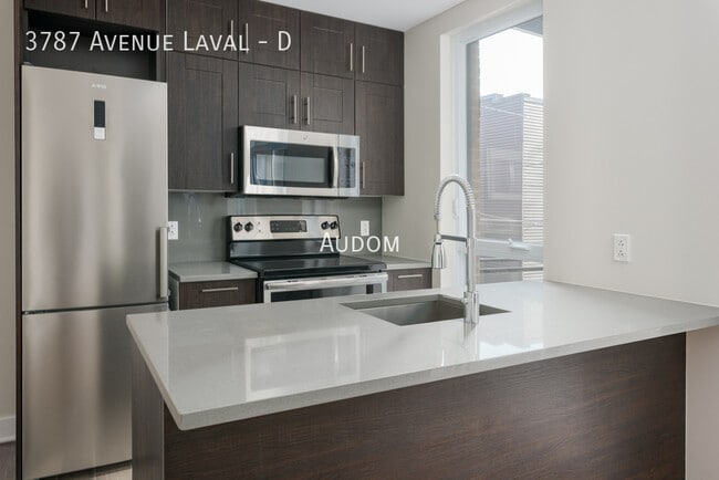 Building Photo - 3787 Av. Laval