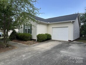Building Photo - 1015 Piney Church Rd