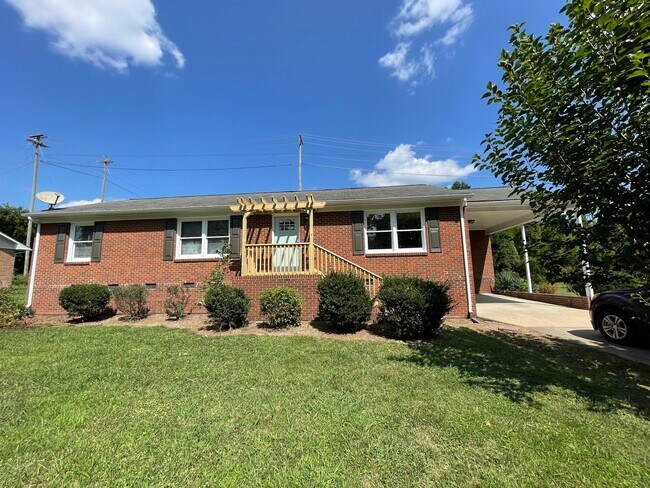 Foto del edificio - Charming 3-bed, 2-Bath home located in Gre...