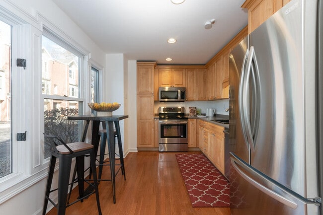 Building Photo - 20 Pine Brook Ln