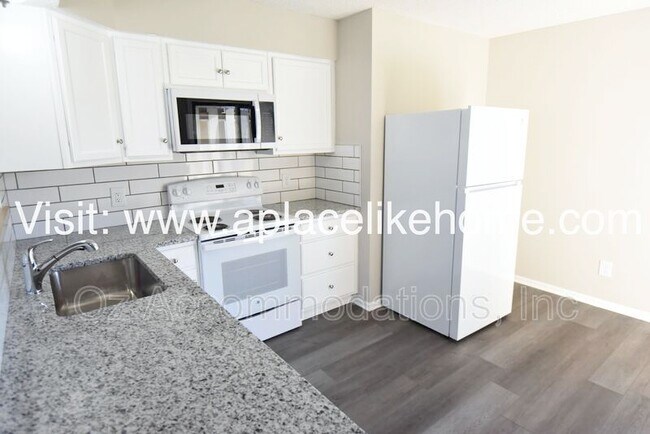 Building Photo - 912 S Edgebrook Ln