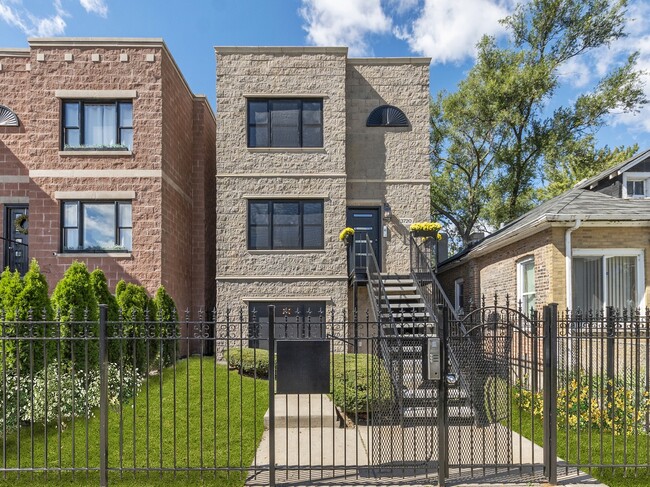 Building Photo - 3720 S Calumet Ave