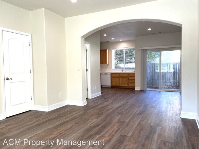 Building Photo - 2 br, 1.5 bath House - 124 Iron Horse Place