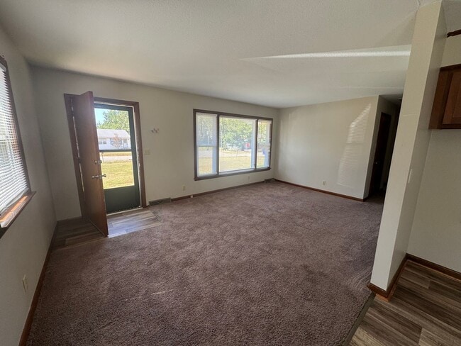 Building Photo - 586 Hutchens Rd