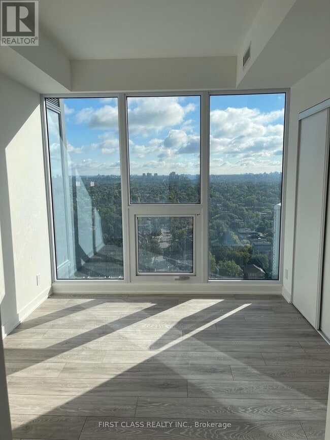 Building Photo - 15 Holmes Ave