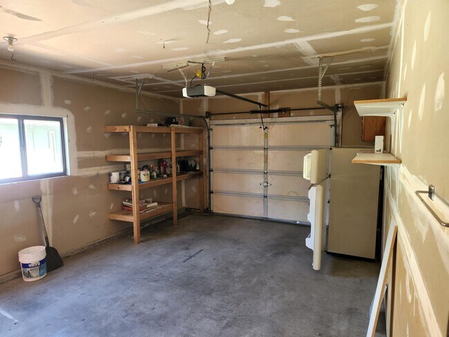 Building Photo - 1003 Apple Ln