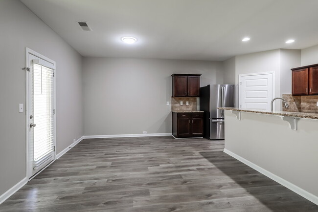 Building Photo - 3630 Lebella Ln