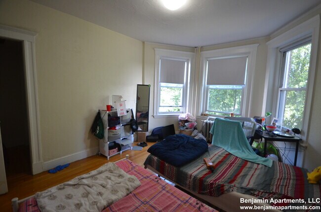 Building Photo - 1163 Boylston St