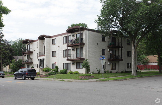 Front - 5600 Nicollet Avenue South