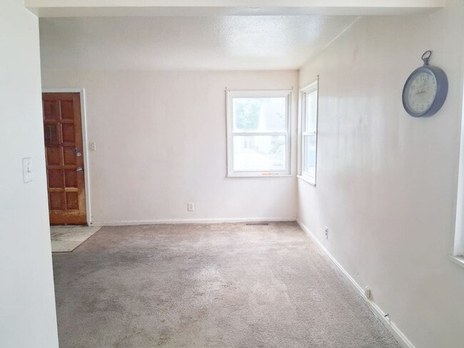 Foto del edificio - 3 BED 1 BATH SINGLE FAMILY HOME!