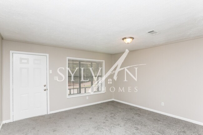 Building Photo - Carve Out a Great Life Here!