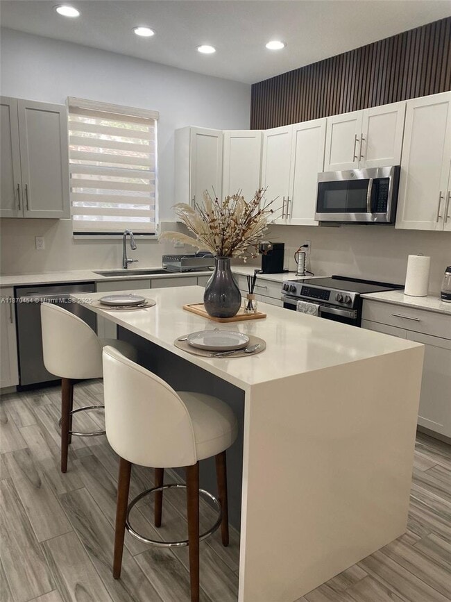 Foto del edificio - 20915 NW 1st Ct