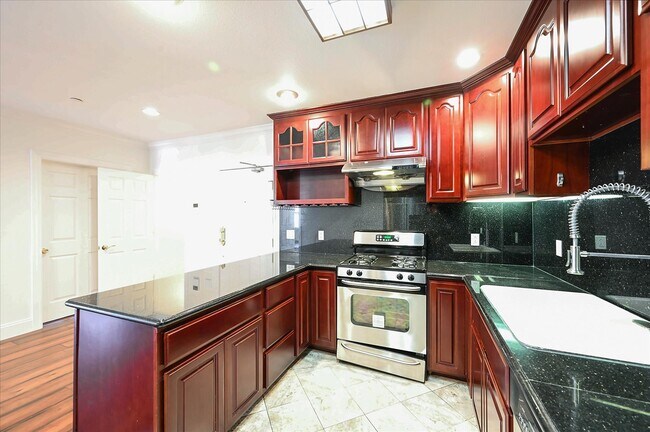 Foto del edificio - 501 33rd Ave