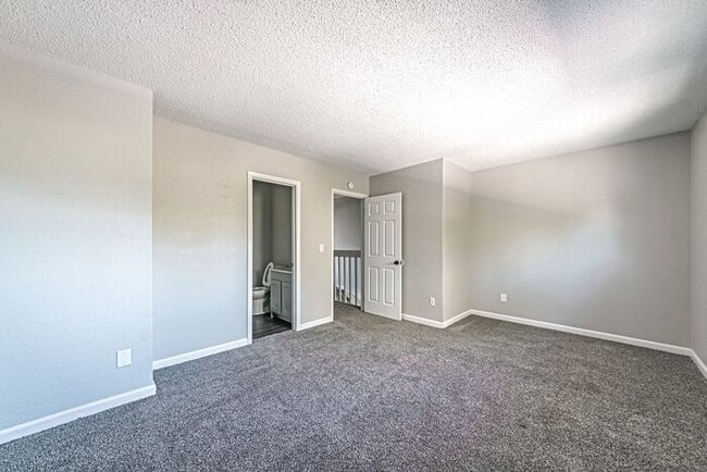 Photo - 3 Bed 2 Bath Townhouse, newly renovated! -...