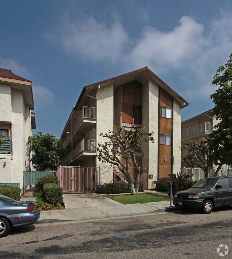 Primary Photo - 1043 Justin Ave