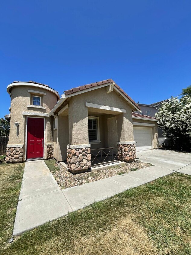 Primary Photo - 1207 Strawberry Dr, Merced