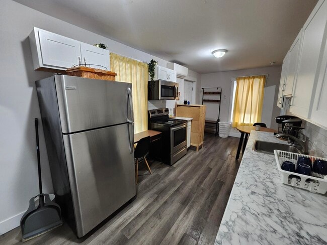 Building Photo - 28 Cliff St