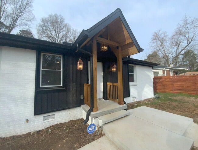 Building Photo - 2763 Catalina Ave