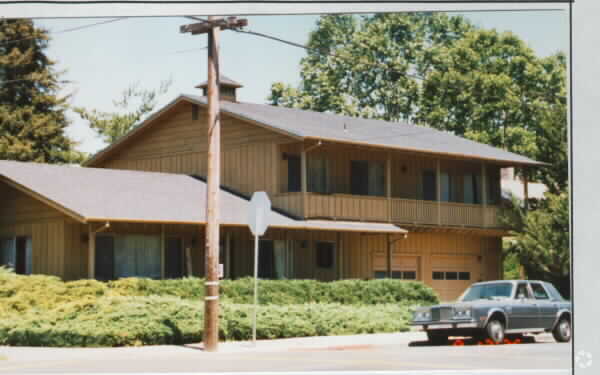 Building Photo - 303 Matheson St