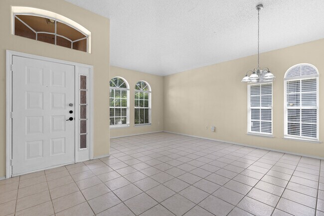Foto del edificio - 4-Bedroom Pool Home Near Lake Nona!
