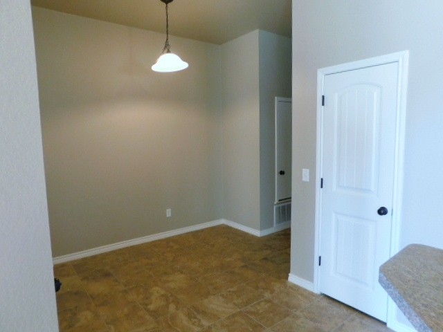 Building Photo - 703 Sladecek Dr