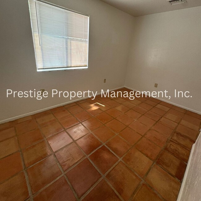 Building Photo - 2258