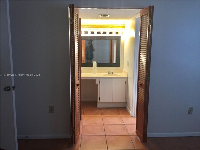 Foto del edificio - 830 NW 106th Ave