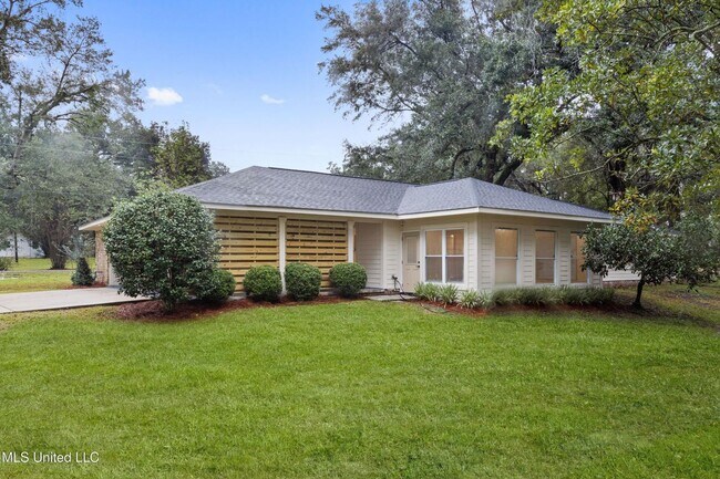 Foto del edificio - Beautifully Remodeled Home in Historic Gul...