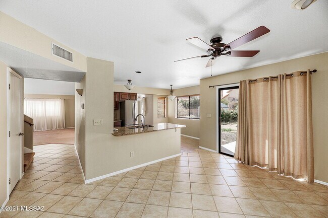 Foto del edificio - 8863 N Willeta Dr