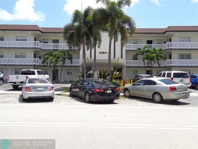 Foto del edificio - 4200 Crystal Lake Dr