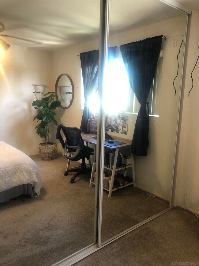 Building Photo - 4819 Ingraham St