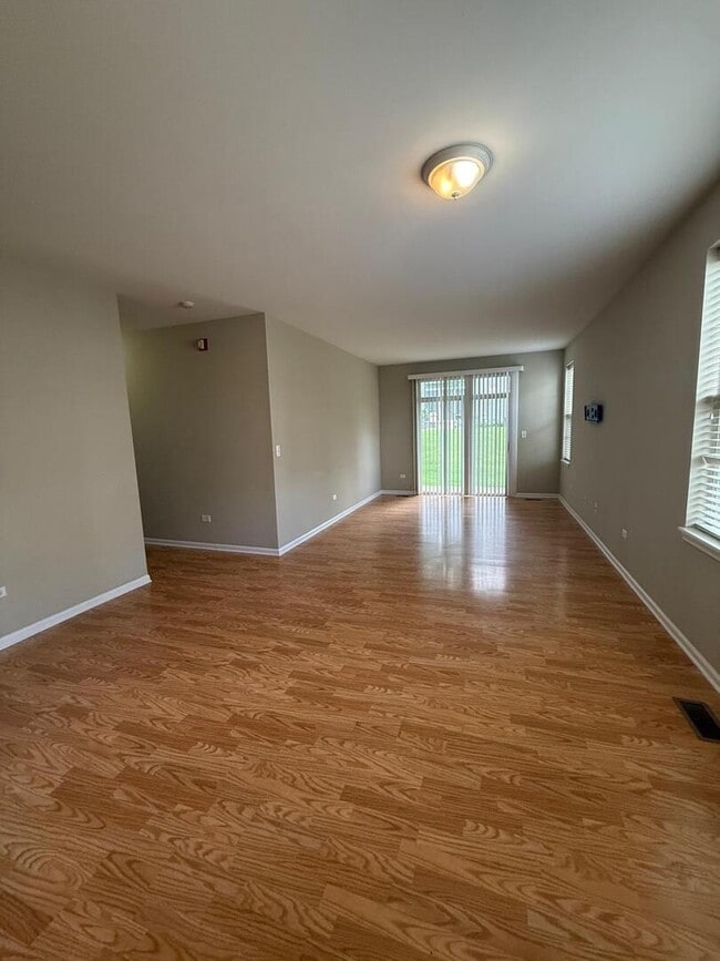 Building Photo - 949 Genesee Dr