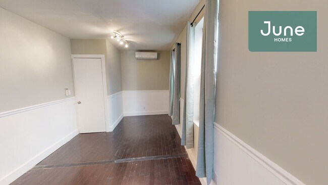 Building Photo - ROOM ONLY in 4-bed/2.0-bath Home