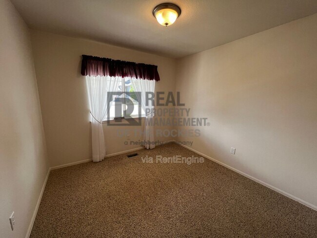 Building Photo - 2214 Ballard Ln