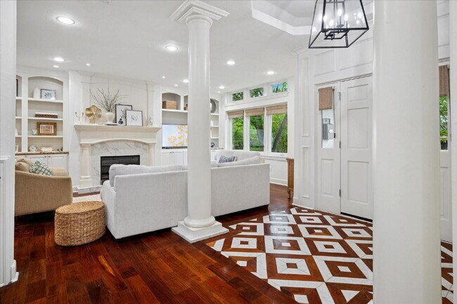 Photo - 4-Bedroom, 5" Bath Luxury Living Just Minutes from the Heart of Dallas!" Apartment
