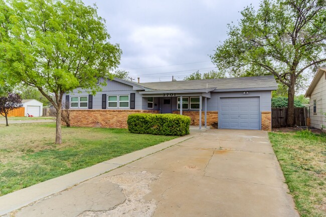 Building Photo - Adorable 4 Bed 2 Bath In Maxey Park!