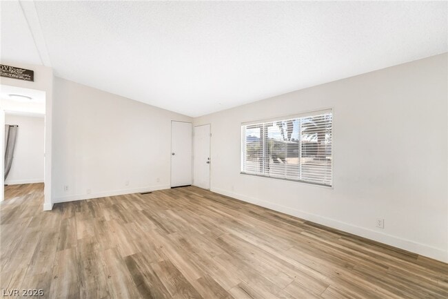 Building Photo - 603 Diamond Dr