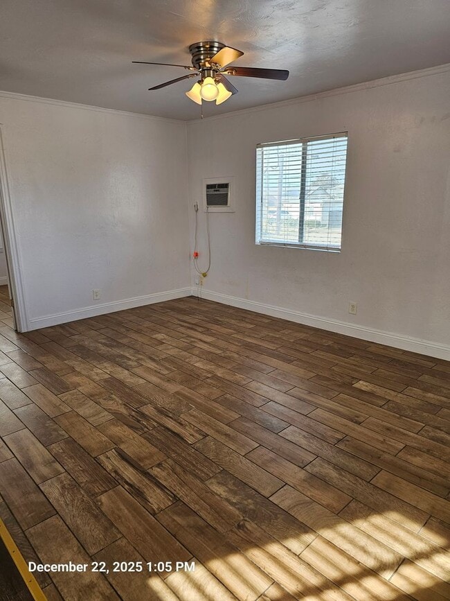 Building Photo - 527-537 E San Joaquin Ave