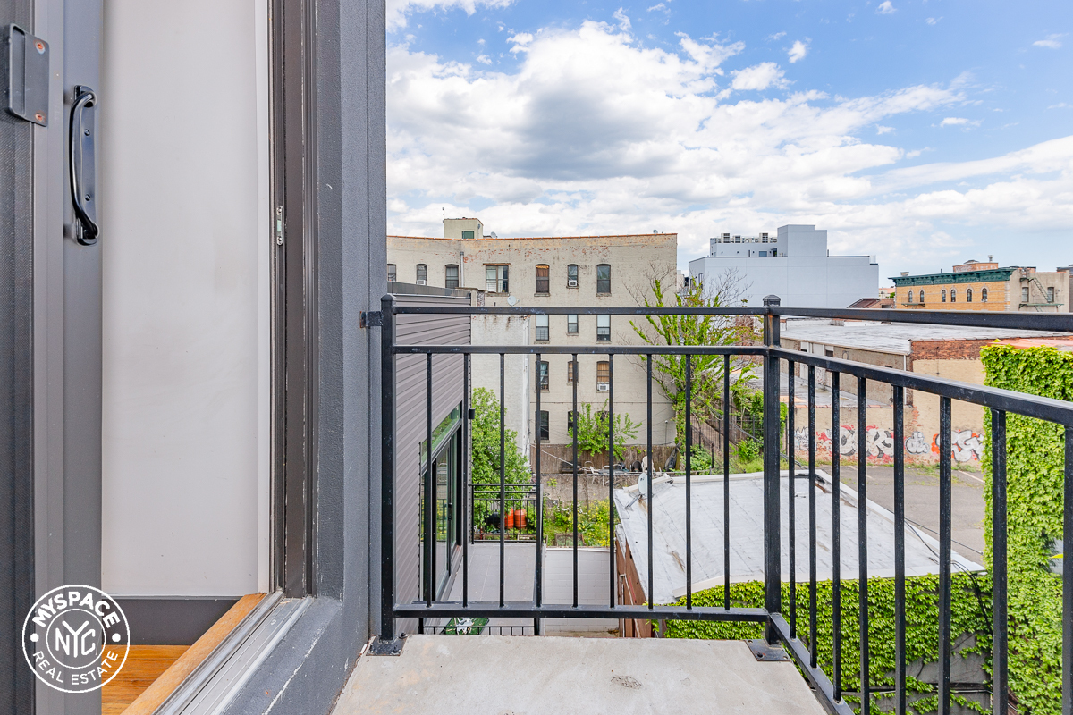Foto principal - 972 Greene Ave