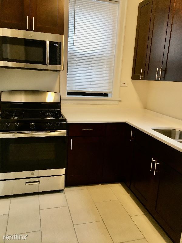 Primary Photo - 3163 N Hudson Ave