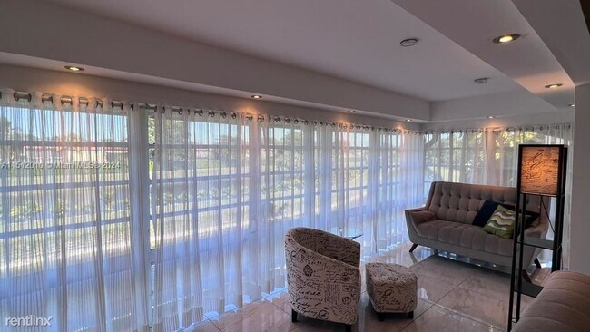 Foto del edificio - 3 br, 2 bath House - 4990 NW 102nd Ave # 2...
