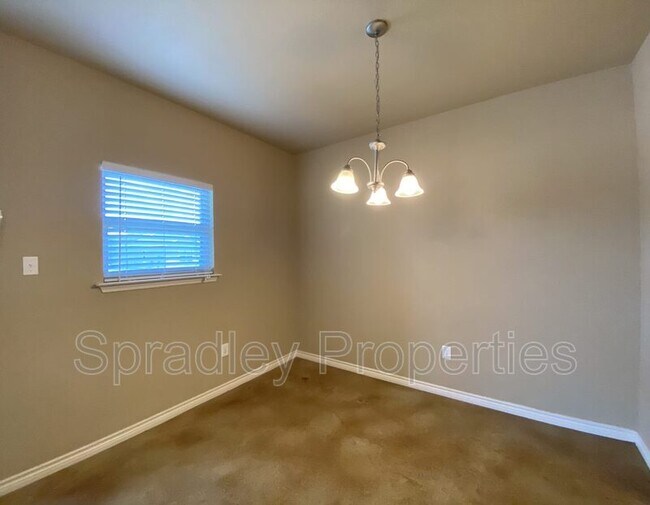Foto del edificio - 7012 Cameron Park Rd