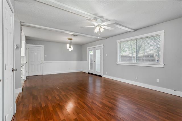 Foto del edificio - 2121 Travis Dr